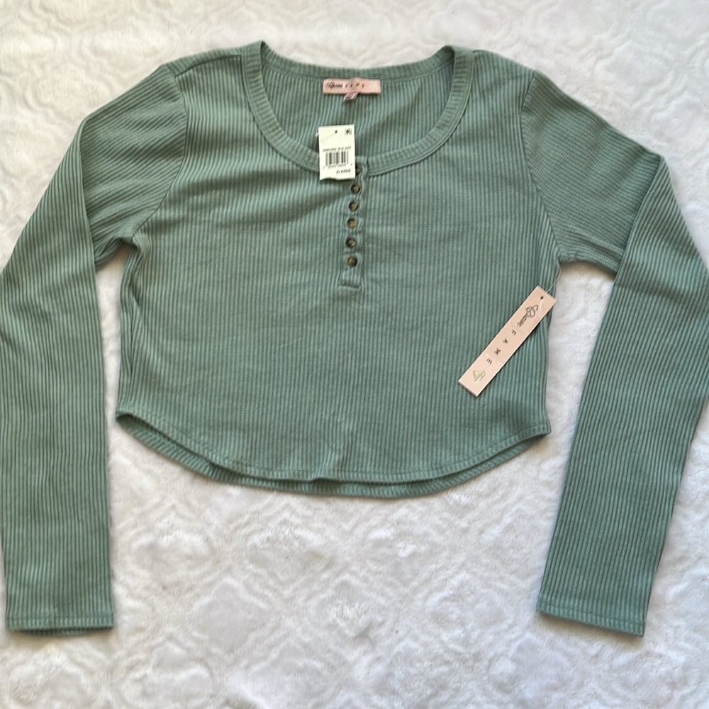GRAVE FAME cropped long sleeve tee with buttons, junior size XL - Picture 5 of 5